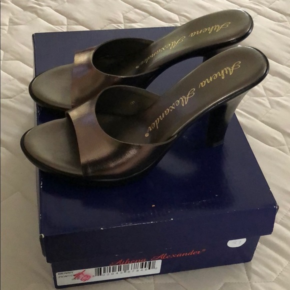 Brand new. Athena Alexander Slip-On heels. Size 8m - Picture 2 of 3